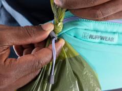 Ruffwear Stash Bag Plus™ Bauchtasche für Umhängeleine Aurora Teal 6
